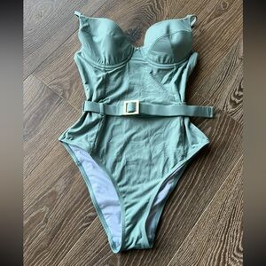 WEWOREWHAT One-Piece Swimsuit with Belt